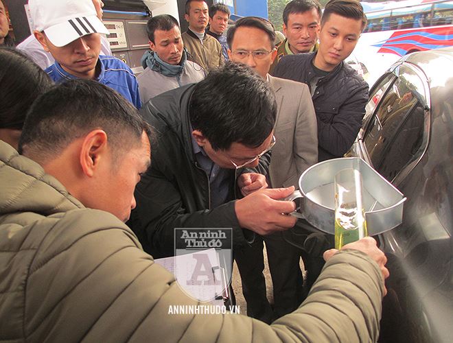 Toàn cảnh cuộc thực nghiệm đổ xăng giữa Petrolimex và lái xe ôtô khiếu nại